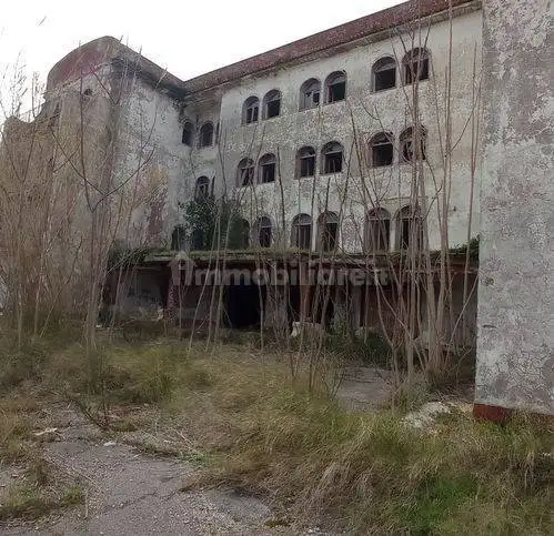 Palazzo - Edificio in vendita a Mondragone