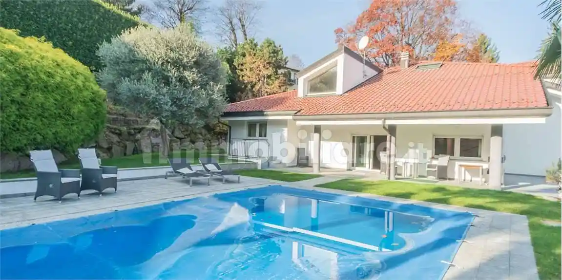 Villa in vendita a Lavena Ponte Tresa