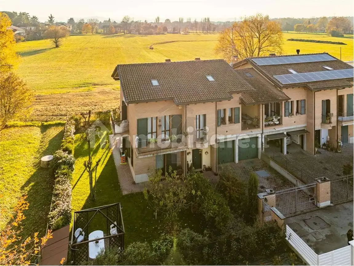Villa in vendita a Montecchio Emilia