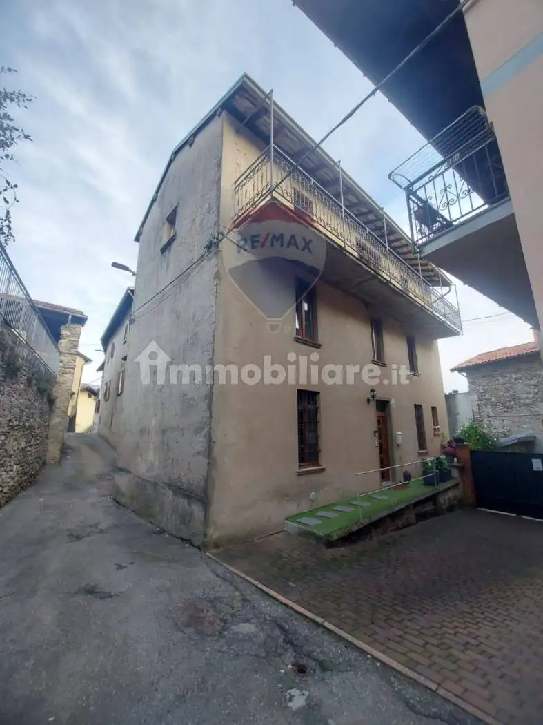 Casa indipendente in vendita a Brissago-Valtravaglia