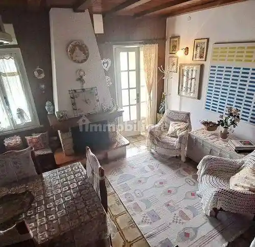 Villa a schiera 4 locali, buono stato, Centro, Bagnolo San Vito - foto 3