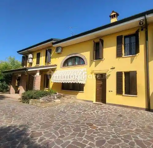 Villa in vendita a Suzzara