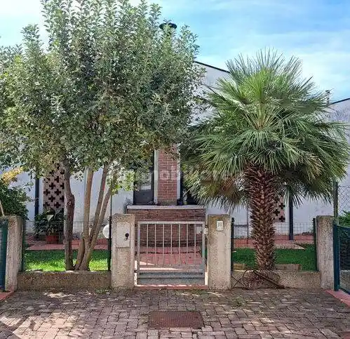 Villa in vendita a Suzzara