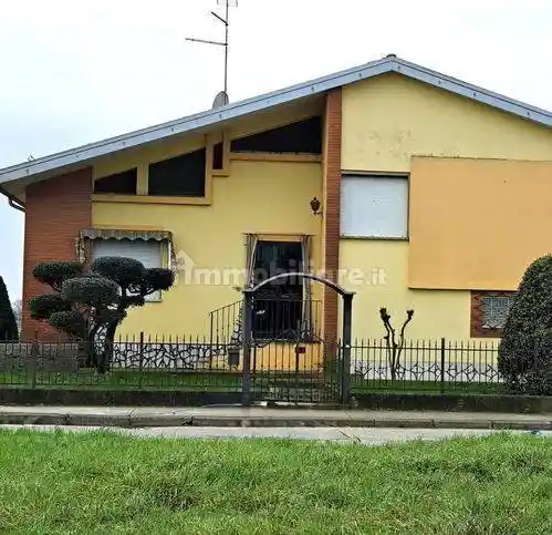 Villa in vendita a Suzzara