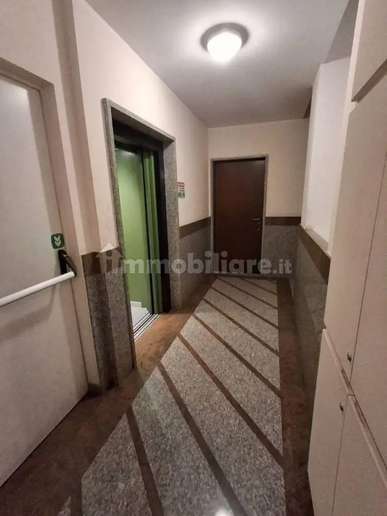 Trilocale piazza Sandro Pertini 995, Centro, Caronno Pertusella - foto 3