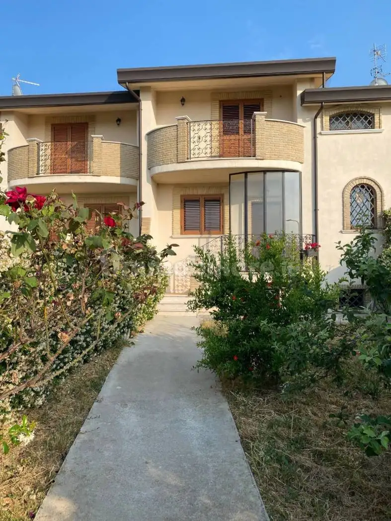 Villetta a schiera in vendita a Santa Maria Imbaro