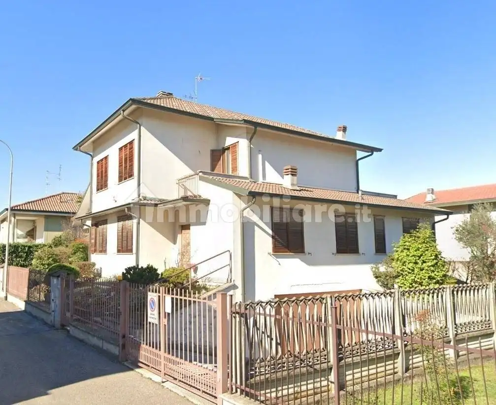 Villa in asta a Peschiera Borromeo