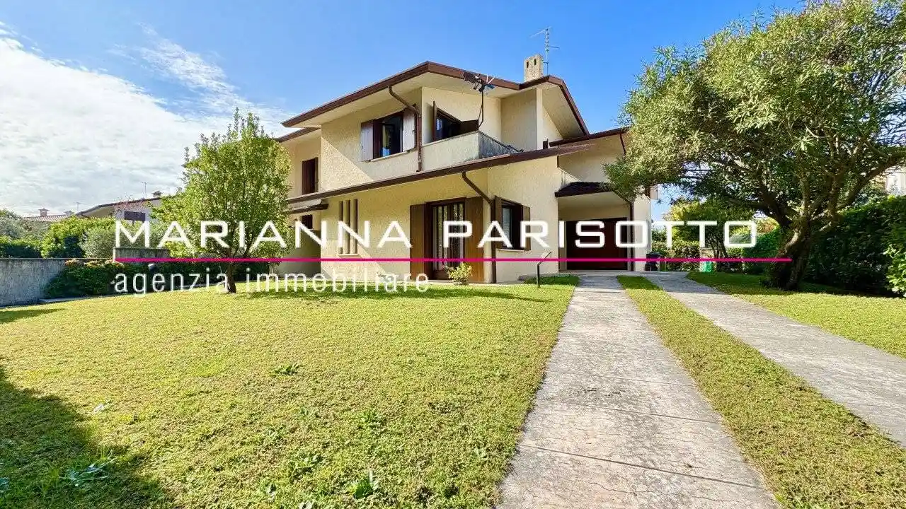 Villa bifamiliare via Gaidon, 136, Centro, Bassano del Grappa - foto 2