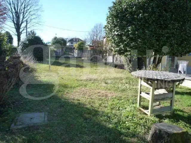 Casa indipendente in vendita a Bardello con Malgesso e Bregano