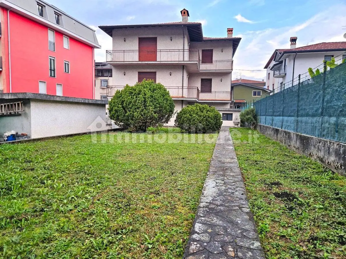 Villa in vendita a Leffe