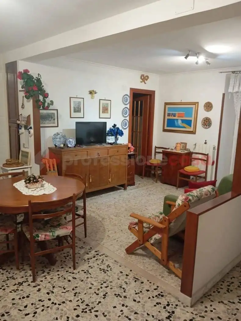 Trilocale corso Borgo San Bartolomeo, 13, Arsoli - foto 2