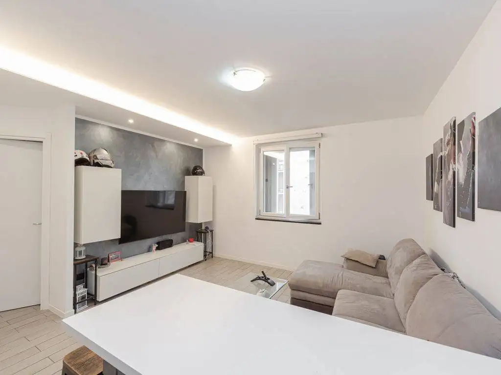 Bilocale via Ciro Menotti 5, Centro, Muggiò - foto 2