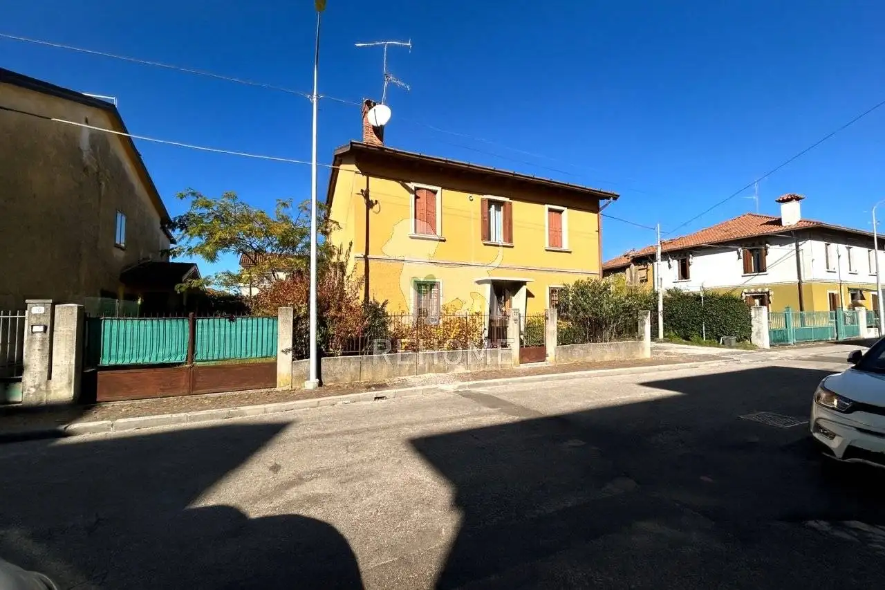 Casa indipendente in vendita a Udine