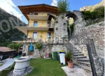 Palazzo - Stabile in asta a Limone sul Garda