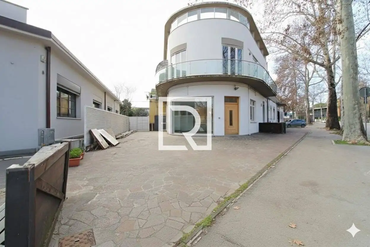 Palazzo - Edificio in vendita a Forlì