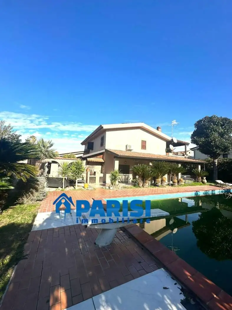 Villa in vendita a Giugliano in Campania