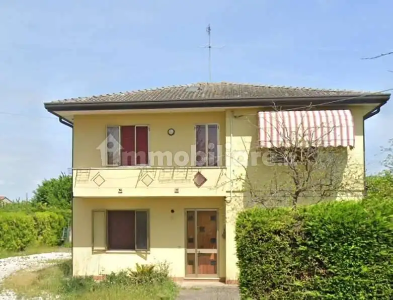 Casa indipendente in asta a Arre