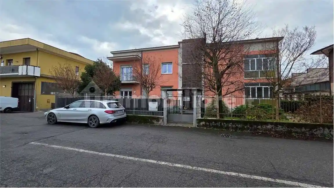 Quadrilocale via Dante Alighieri , 1, Centro, Carugo - foto 2