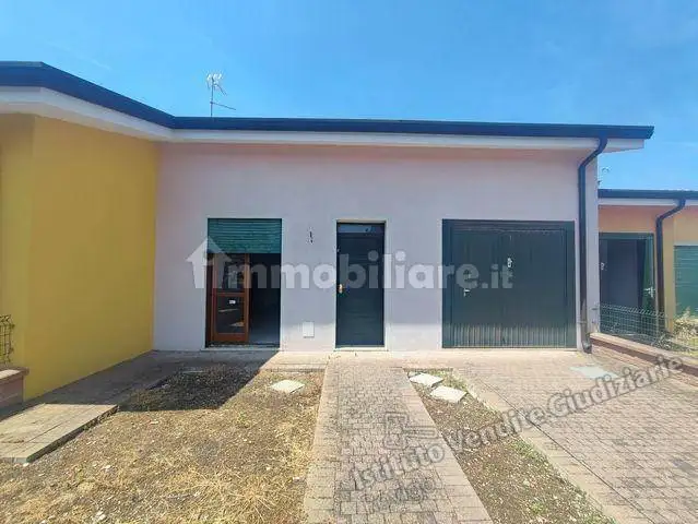 Villetta a schiera in asta a Canda