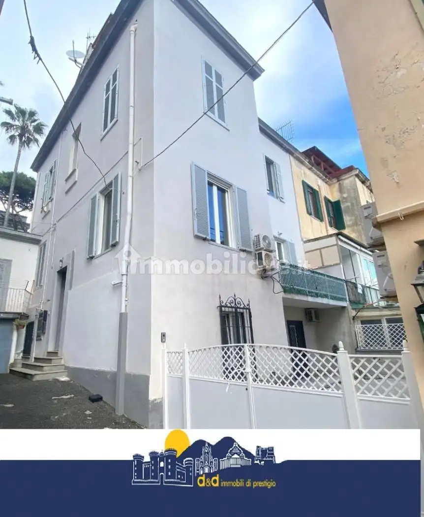 Appartamento in vendita a Napoli
