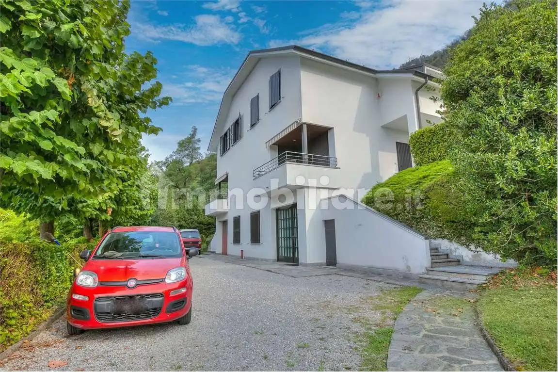 Appartamento in affitto a Maslianico