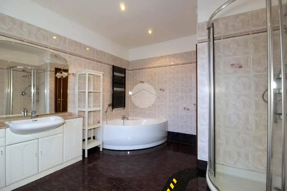 Quadrilocale piazza Cottolengo 61, Centro, Corneliano d'Alba - foto 4