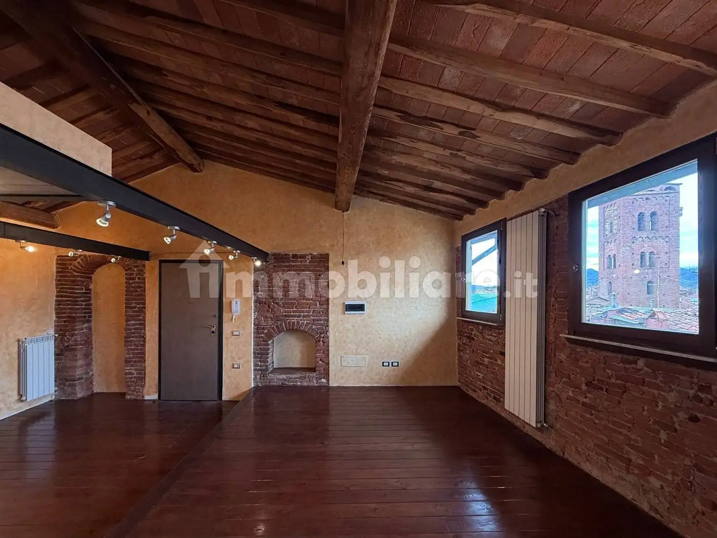 Appartamento in vendita a Lucca