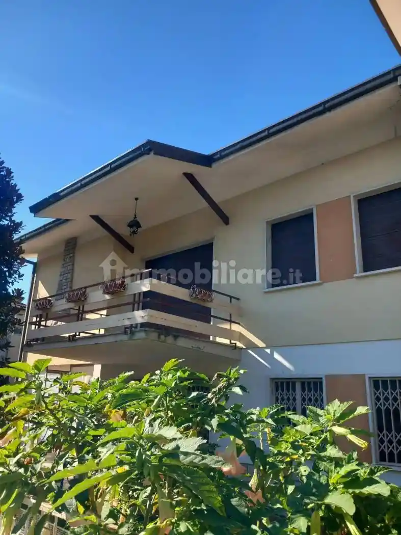 Villa in vendita a Montecatini-Terme