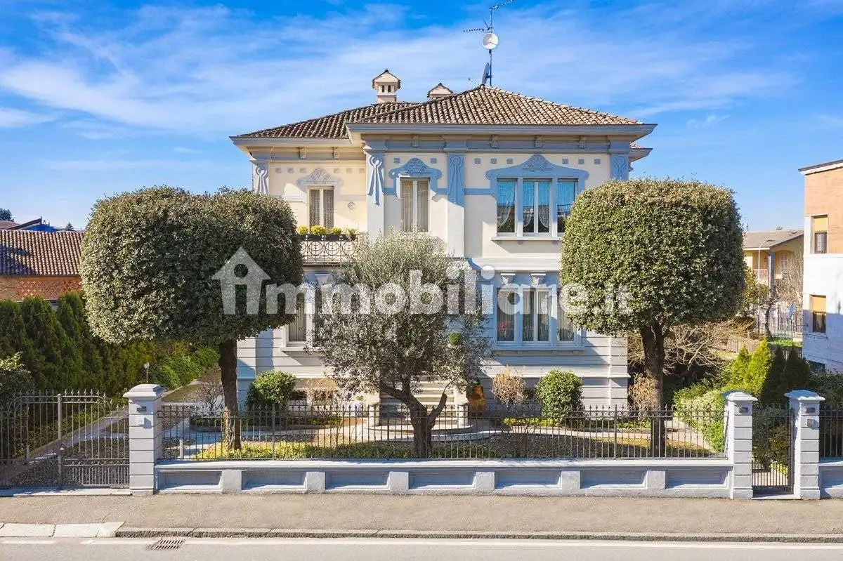 Villa in vendita a Broni