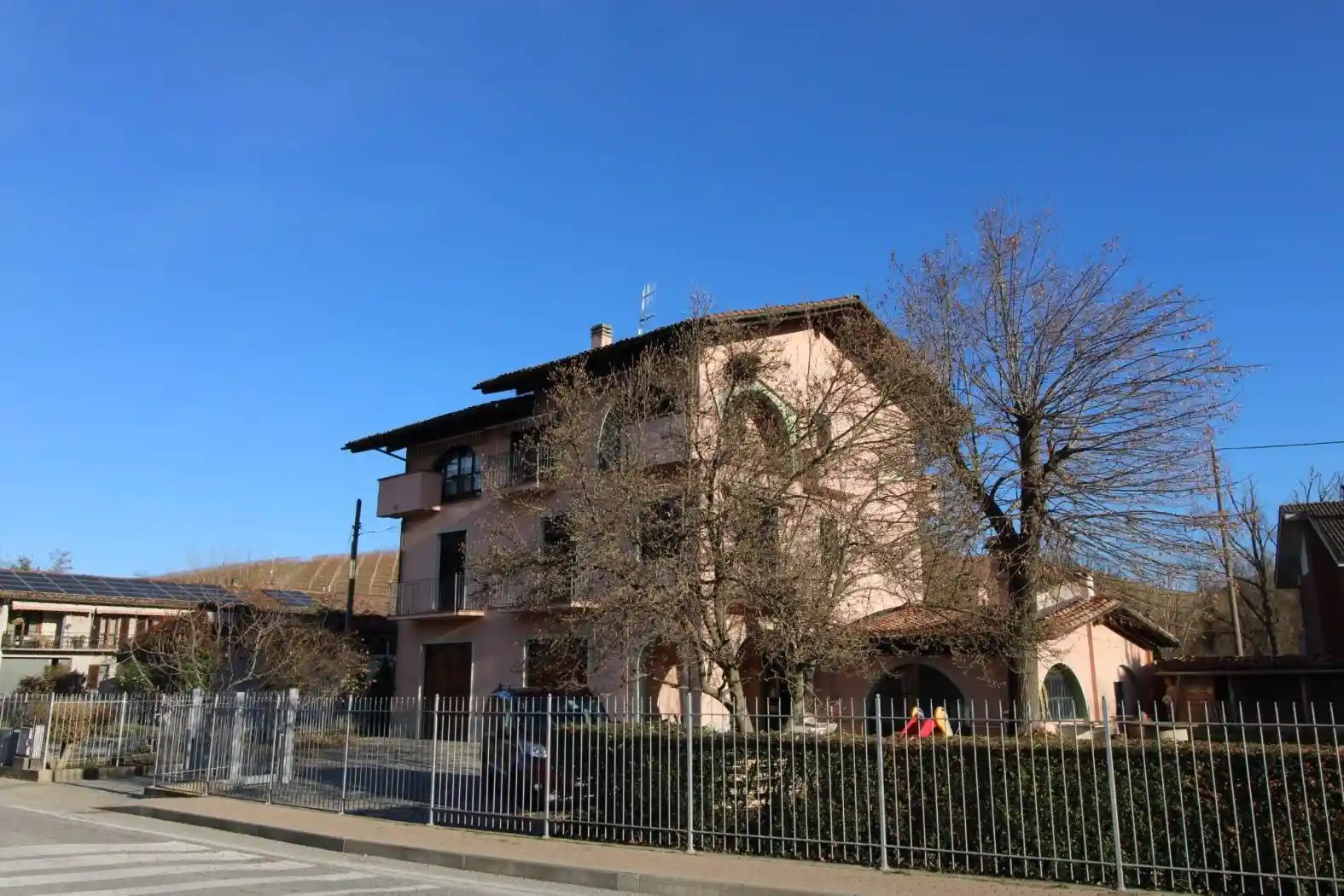 Appartamento via Alba Barolo 9, Garbelletto, Castiglione Falletto - foto 3