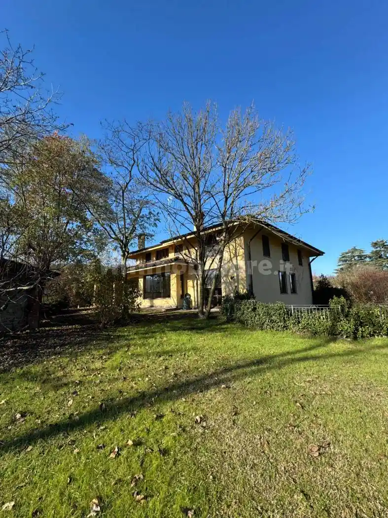 Villa in vendita a Gazzola