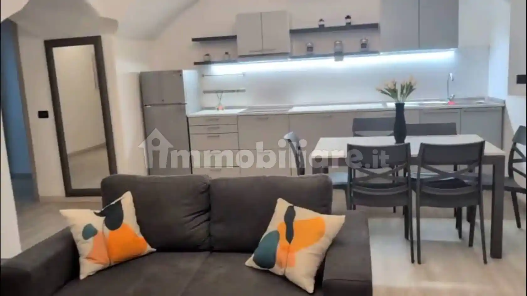 Trilocale ottimo stato, seminterrato, Carrobbio, Milano - foto 2