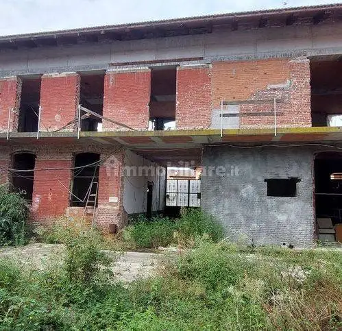 Palazzo - Edificio in vendita a San Benigno Canavese