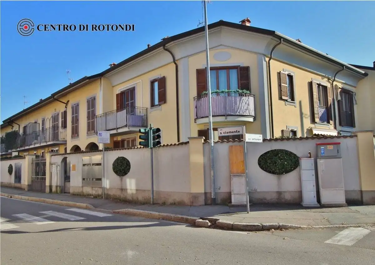 Trilocale via San Clemente 4, Centro, Cerro Maggiore - foto 2