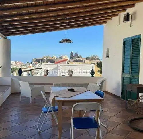 Casa indipendente in affitto a Lipari