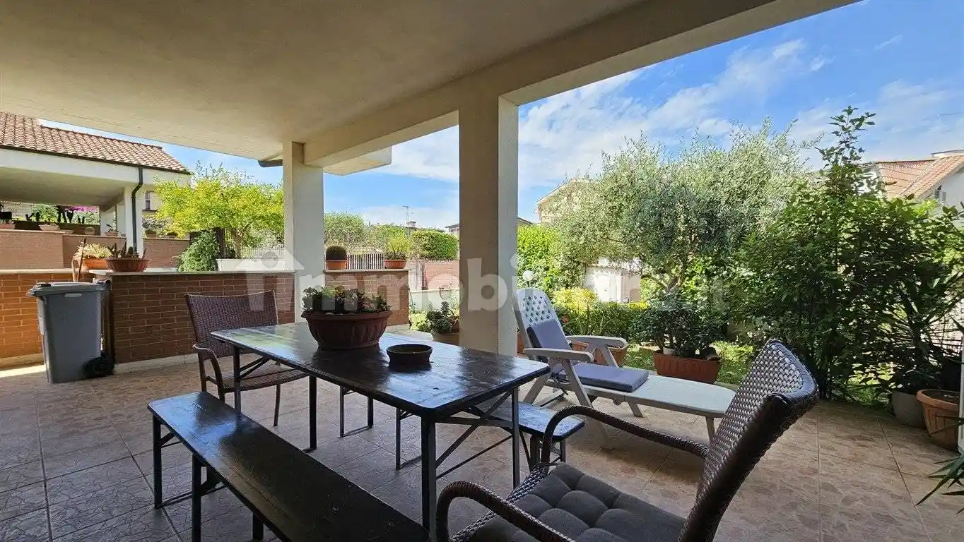 Villa bifamiliare via Poggio Fiorito, Poggio Fiorito, Guidonia Montecelio - foto 2