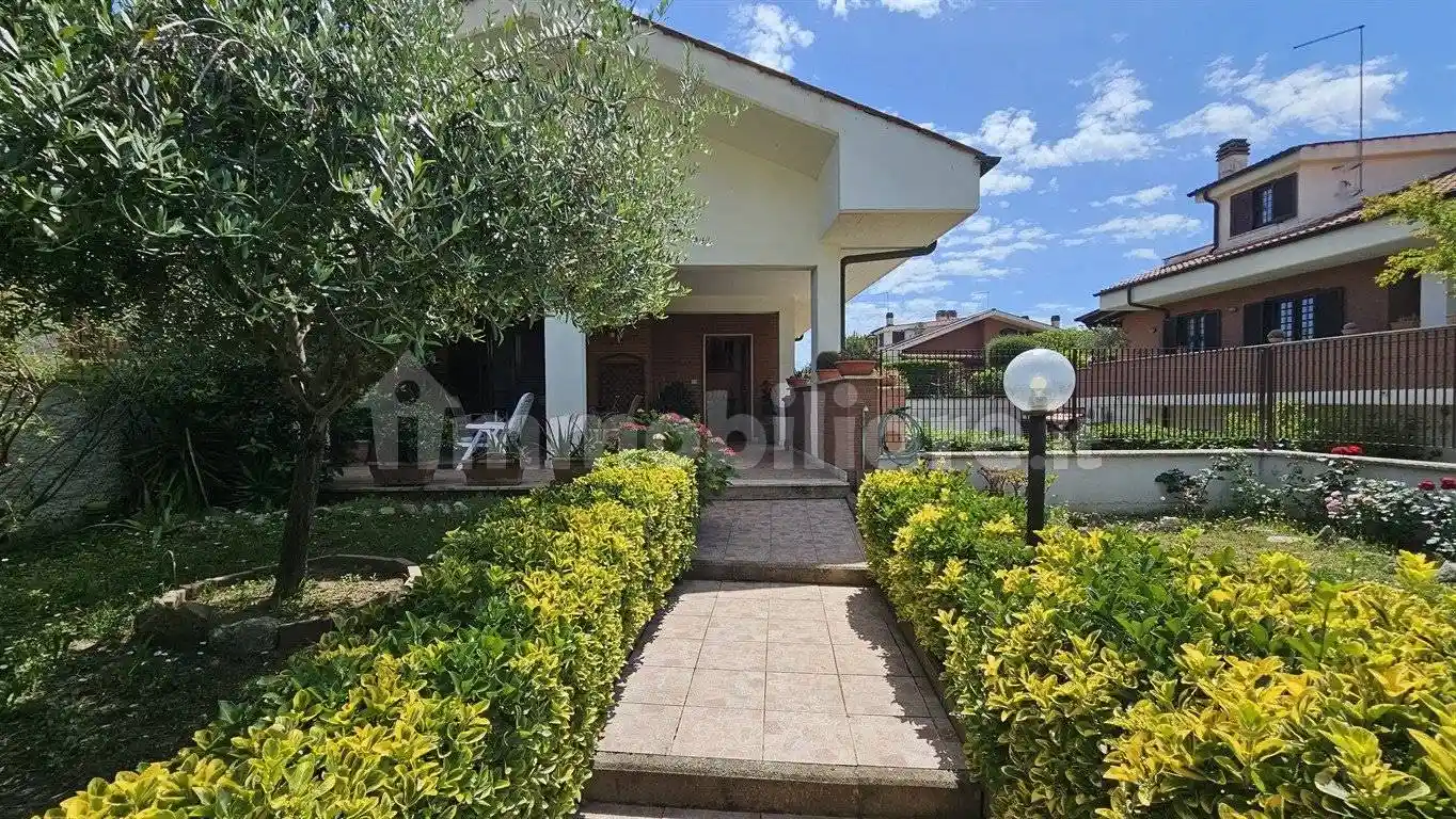 Villa bifamiliare via Poggio Fiorito, Poggio Fiorito, Guidonia Montecelio - foto 5