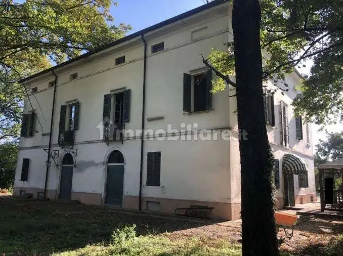 Villa in asta a Parma