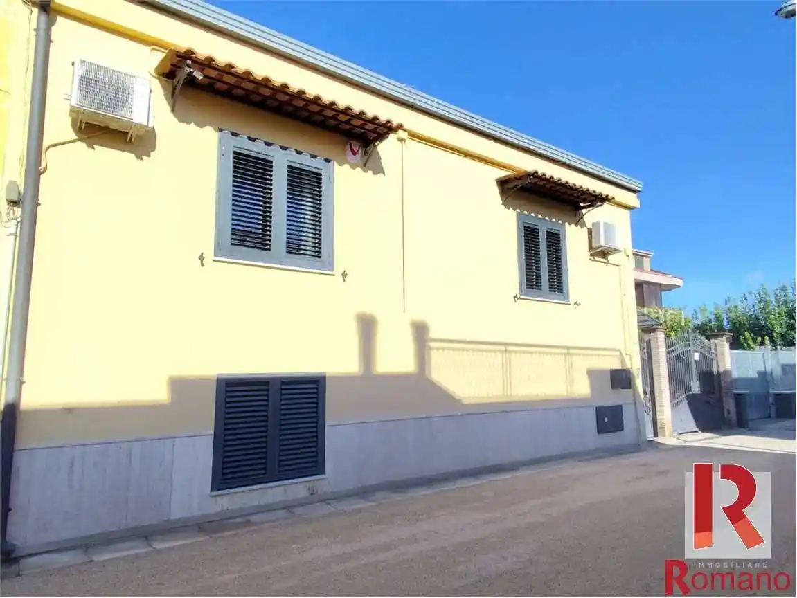 Terratetto unifamiliare via Deledda, 14, Curti - foto 2