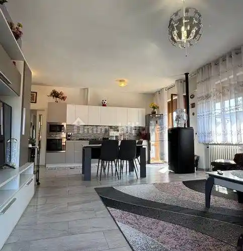 Appartamento via Trieste 39, Centro, Urbania - foto 2