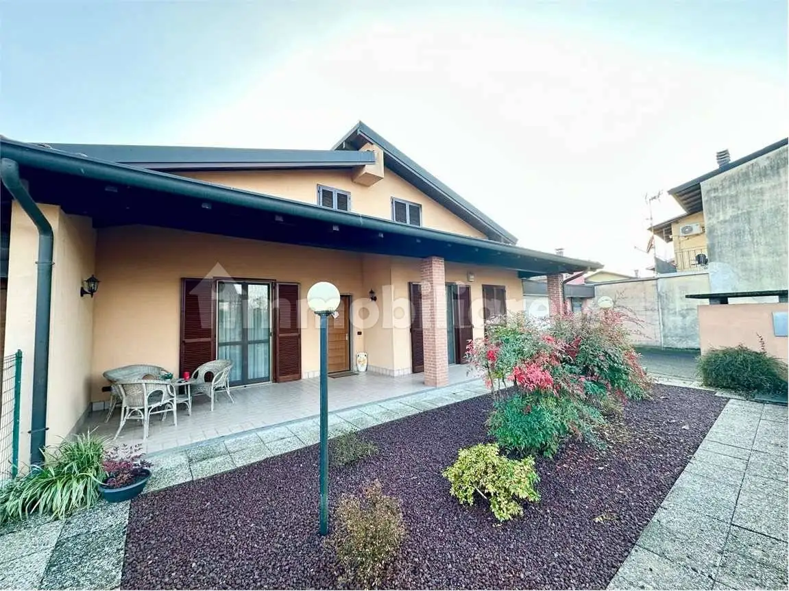 Villa in affitto a Garbagna Novarese