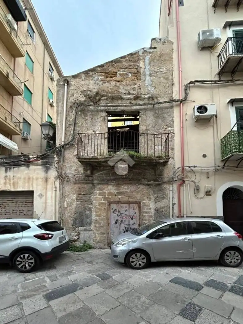 Palazzo - Edificio in vendita a Palermo