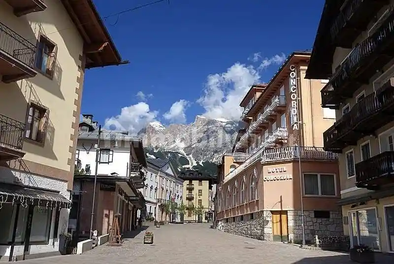 Quadrilocale largo Poste, Centro, Cortina d'Ampezzo - foto 4