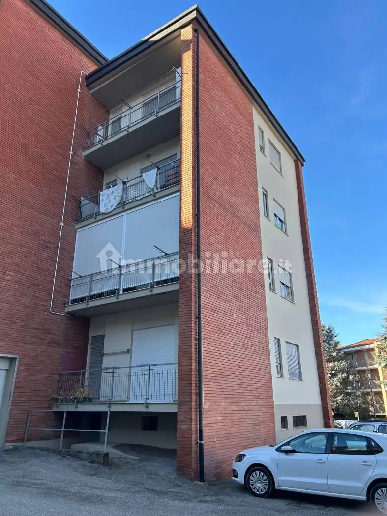 Quadrilocale Strada Rorine 29, Borgo Piave, Corso Europa, Zona Ferrero, Alba - foto 3