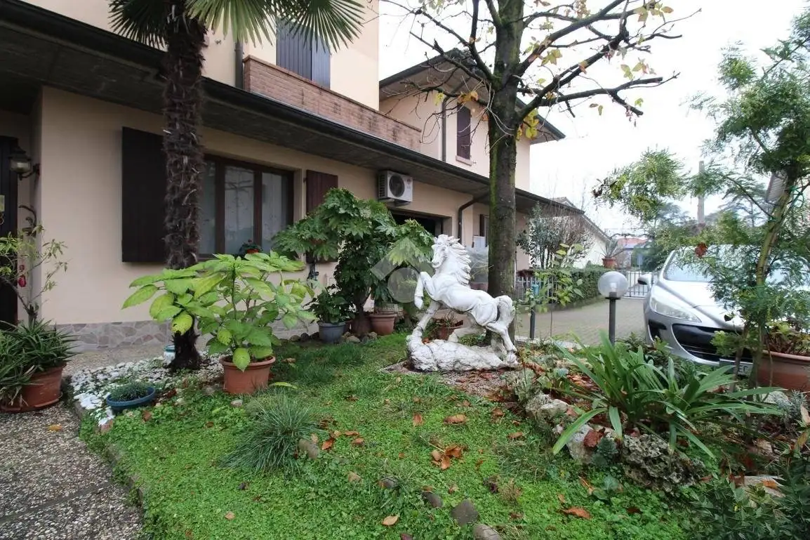 Villa a schiera via Canale 1, Centro, Casalgrande - foto 2