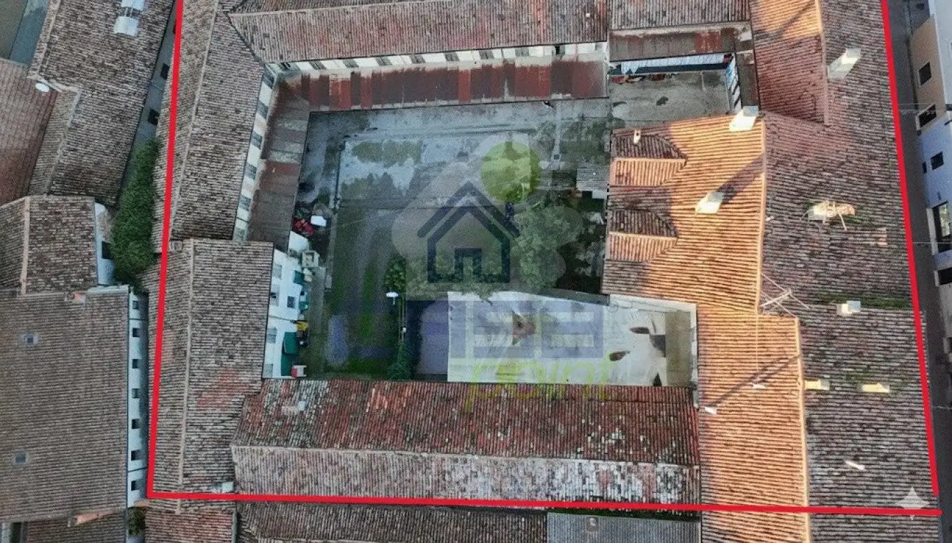 Palazzo - Edificio in vendita a Casalbuttano ed Uniti