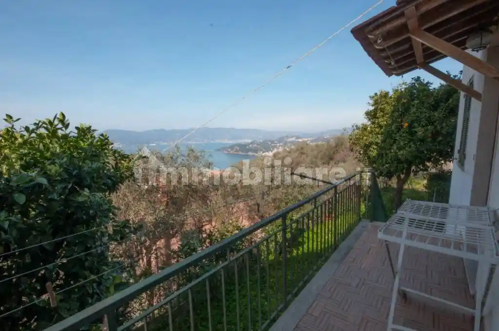 Quadrilocale via 25 aprile, La Serra, Tellaro, Lerici - foto 2