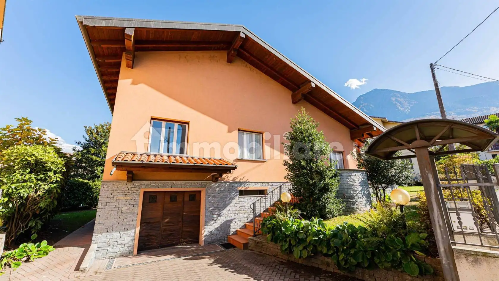 Casa indipendente in vendita a Colico