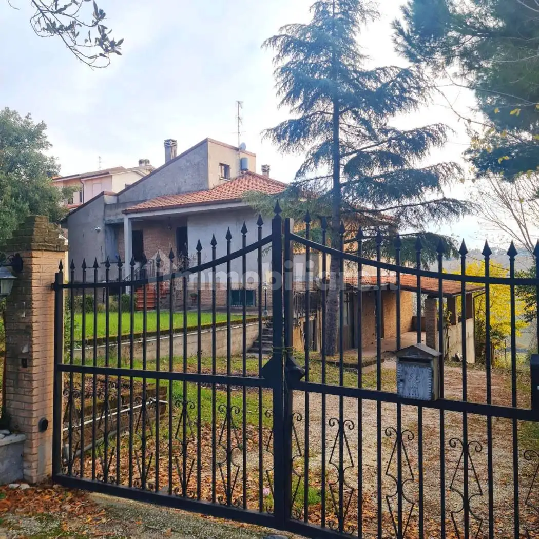 Villa in vendita a Agugliano
