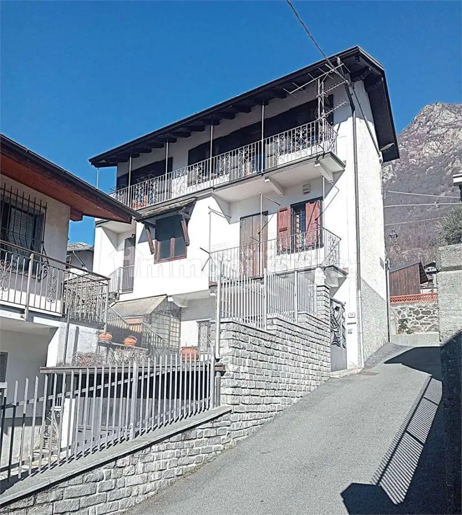 Casa indipendente in vendita a Donnas